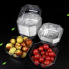 Transparente achteckige Einweg-Obsttabletts mit und ohne Deckel, Optionen f&uuml;r frisches Obst, geschnittenes Obst, gekochte Lebensmittel, Gem&uuml;se und frische Produkte.